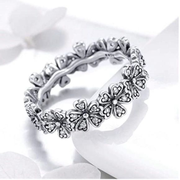 Zara Jewelry - ✨SilverTone Delicate Daisy Ring✨S925✨